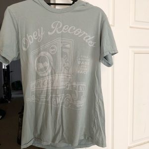 men’s Obey t-shirt size small